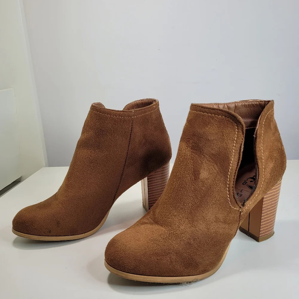 Rue 21 Brown Ankle Boots with Side Cutout Faux Suede Size Women's Large 8/9